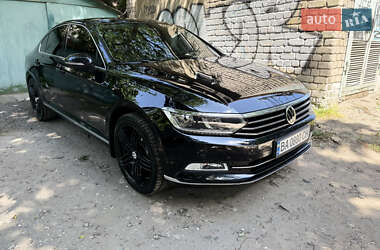 Седан Volkswagen Passat 2015 в Николаеве