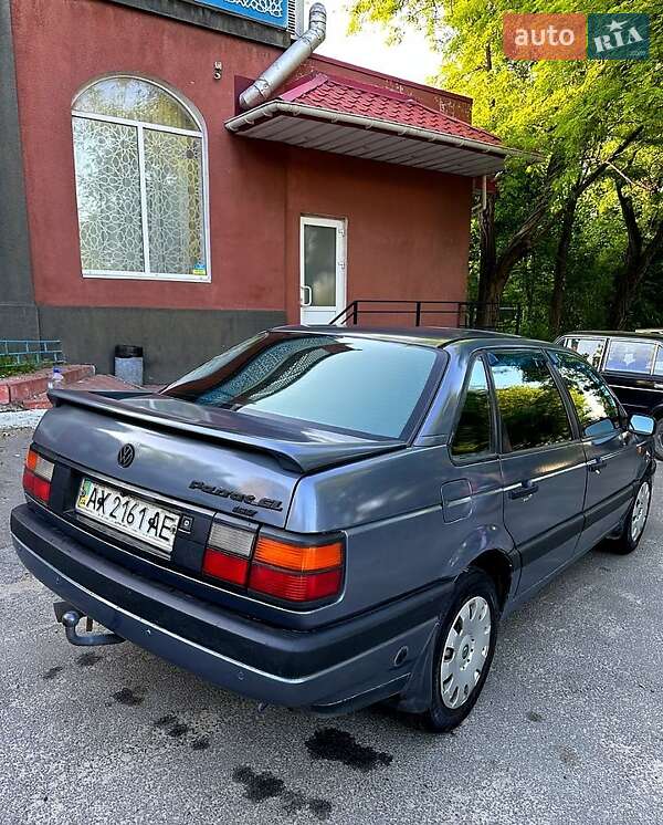 Седан Volkswagen Passat 1989 в Днепре
