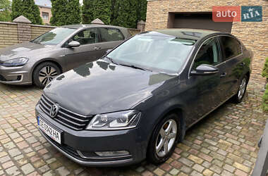 Седан Volkswagen Passat 2014 в Чернівцях