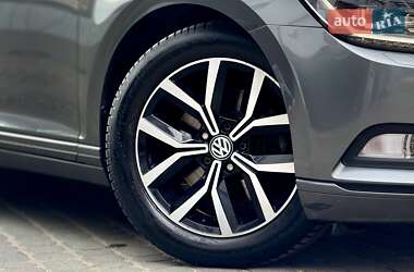 Седан Volkswagen Passat 2015 в 