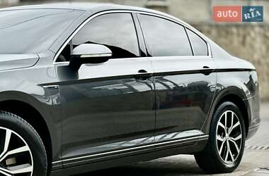 Седан Volkswagen Passat 2015 в 