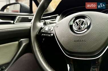 Седан Volkswagen Passat 2015 в 