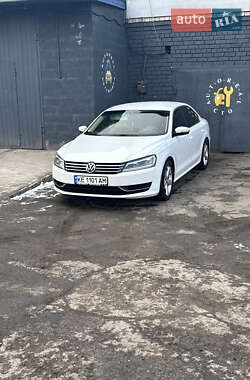 Седан Volkswagen Passat 2013 в Днепре