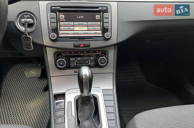 Седан Volkswagen Passat 2011 в 