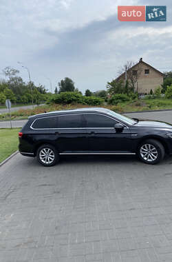 Универсал Volkswagen Passat 2015 в 