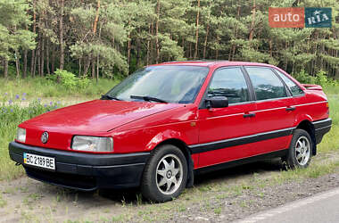 Седан Volkswagen Passat 1992 в Богодухове