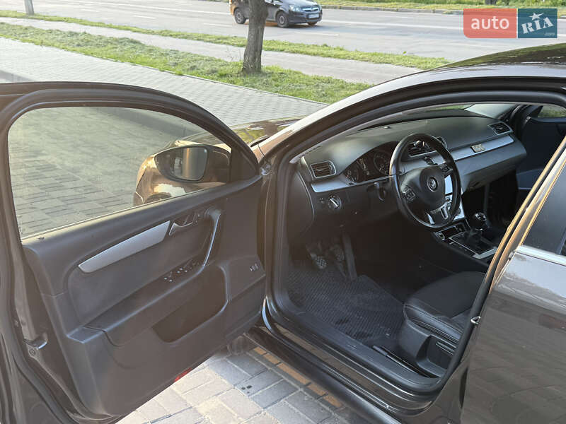 Седан Volkswagen Passat 2013 в Хмельницькому