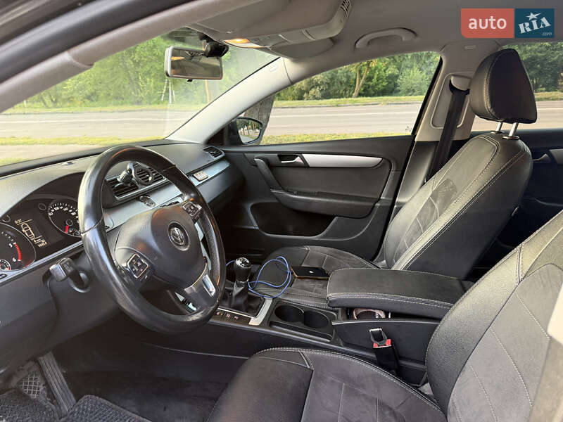 Седан Volkswagen Passat 2013 в Хмельницькому