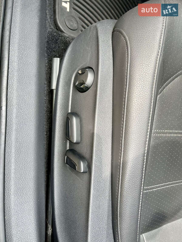 Седан Volkswagen Passat 2015 в Дніпрі