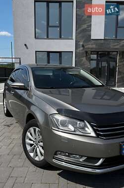 Седан Volkswagen Passat 2013 в Ивано-Франковске