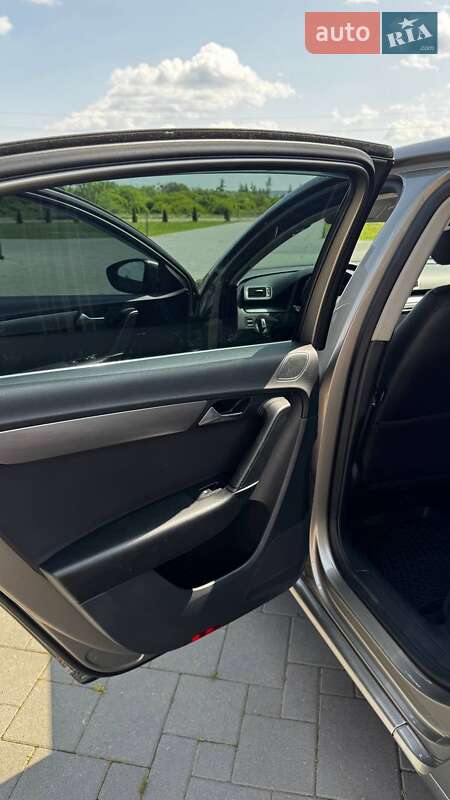 Седан Volkswagen Passat 2013 в Ивано-Франковске