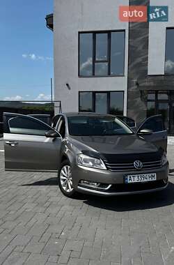 Седан Volkswagen Passat 2013 в Івано-Франківську