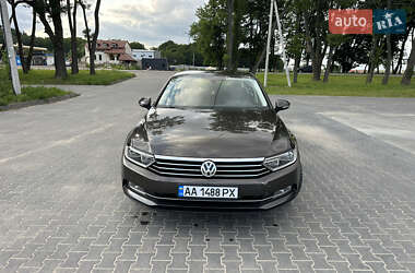 Седан Volkswagen Passat 2017 в Львове