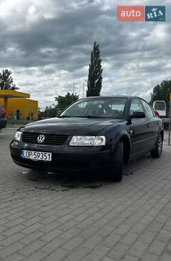 Седан Volkswagen Passat 2000 в Луцке