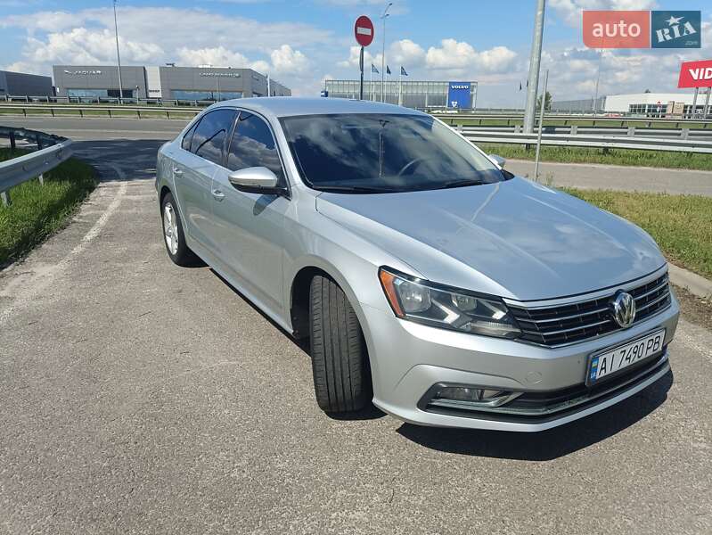 Седан Volkswagen Passat 2016 в Киеве