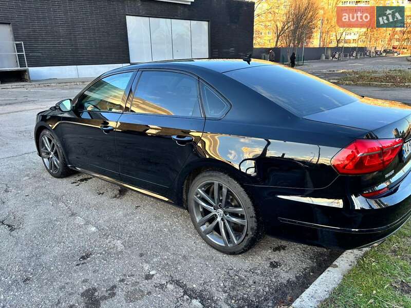 Седан Volkswagen Passat 2016 в Киеве