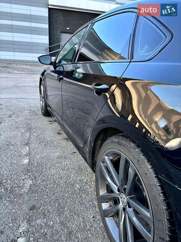 Седан Volkswagen Passat 2016 в Киеве