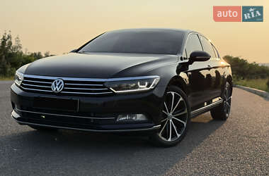 Седан Volkswagen Passat 2017 в 