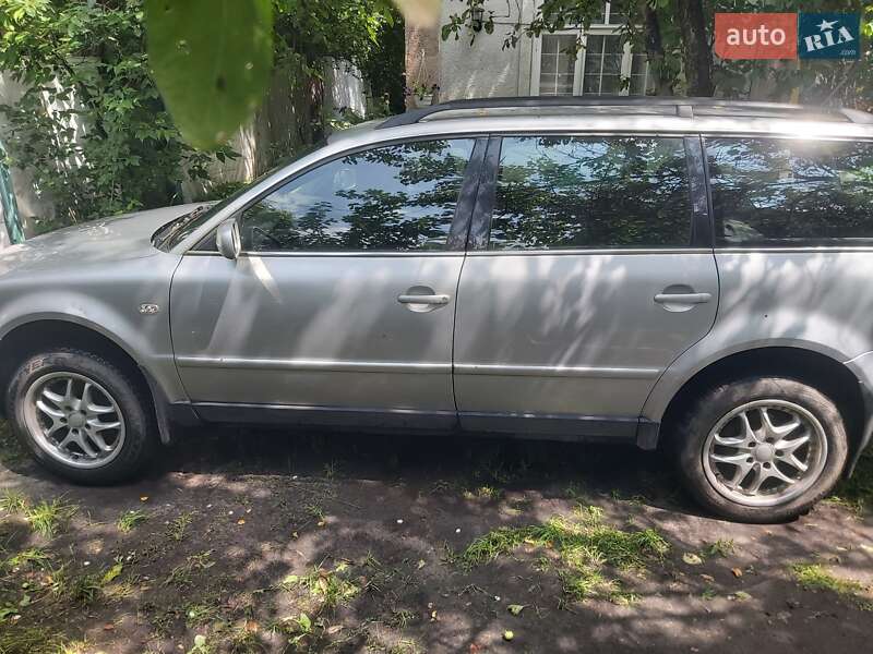 Універсал Volkswagen Passat 2002 в Києві