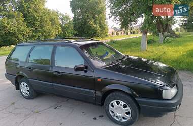 Универсал Volkswagen Passat 1992 в Демидовке