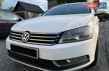 Седан Volkswagen Passat 2013 в Житомире