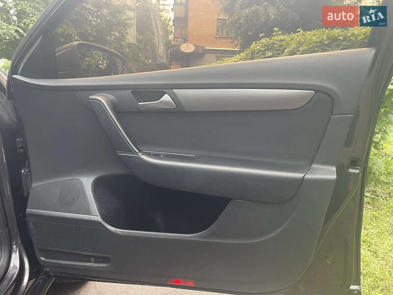 Универсал Volkswagen Passat 2011 в Казатине