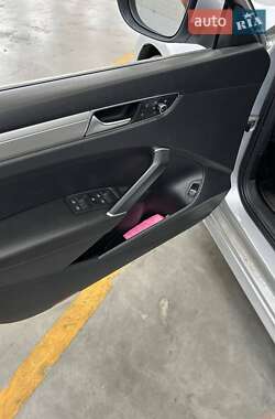 Седан Volkswagen Passat 2015 в 