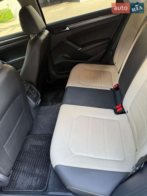 Седан Volkswagen Passat 2020 в Тернополі