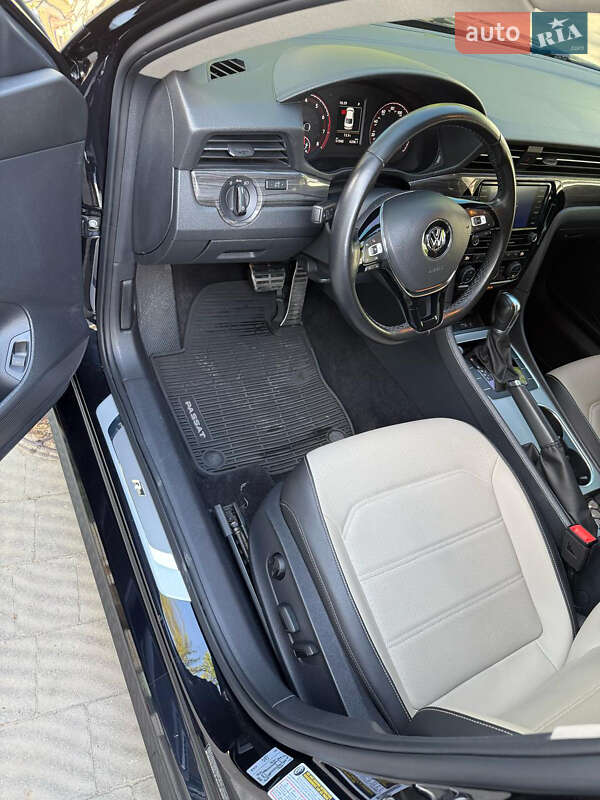 Седан Volkswagen Passat 2020 в Тернополі