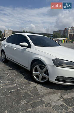 Седан Volkswagen Passat 2011 в Кременчуге