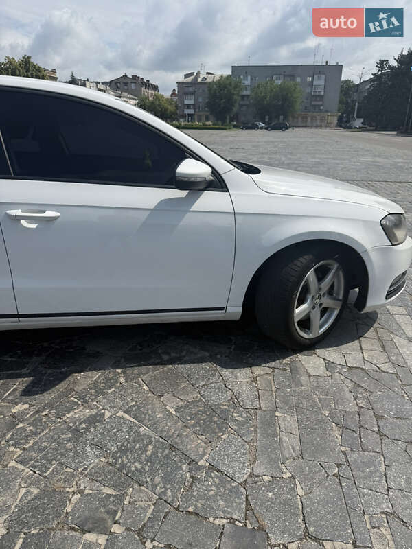 Седан Volkswagen Passat 2011 в Кременчуге
