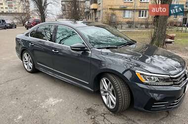 Седан Volkswagen Passat 2017 в Києві