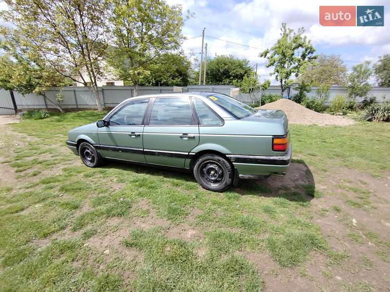 Седан Volkswagen Passat 1989 в Черновцах
