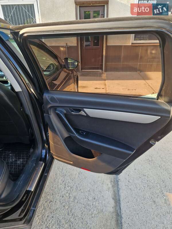 Універсал Volkswagen Passat 2012 в Гусятині