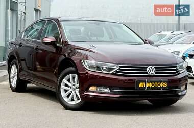 Седан Volkswagen Passat 2017 в Киеве
