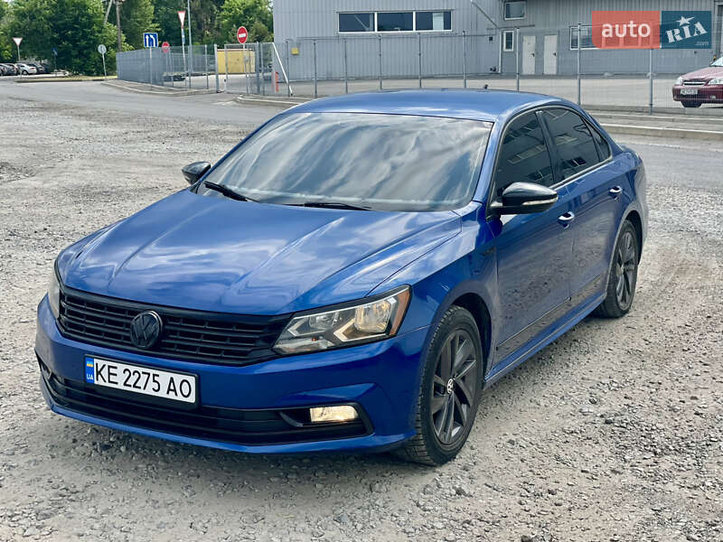 Седан Volkswagen Passat 2017 в Днепре