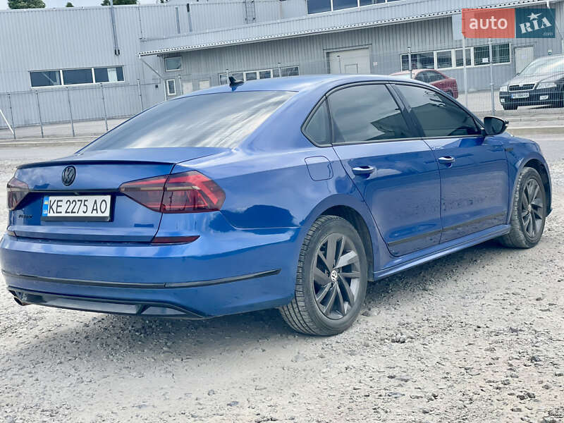 Седан Volkswagen Passat 2017 в Днепре