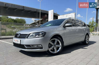 Універсал Volkswagen Passat 2011 в Івано-Франківську
