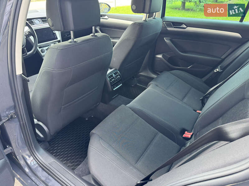 Универсал Volkswagen Passat 2018 в Киеве