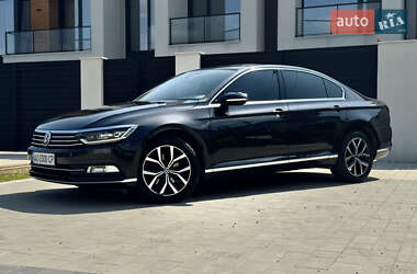 Седан Volkswagen Passat 2018 в Ужгороде