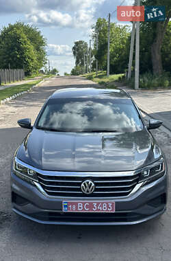 Седан Volkswagen Passat 2020 в Ровно