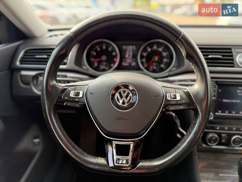 Седан Volkswagen Passat 2016 в Киеве