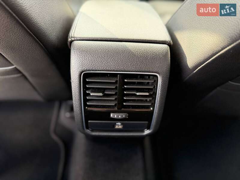 Седан Volkswagen Passat 2016 в Киеве