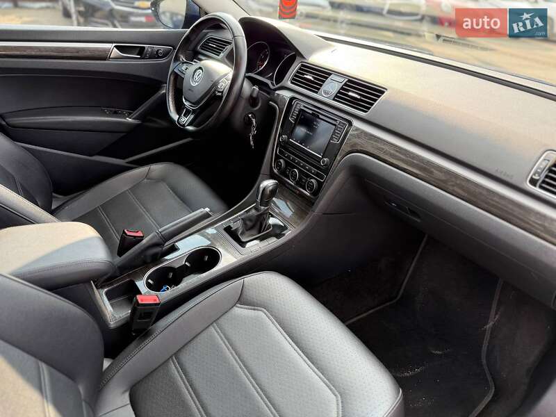 Седан Volkswagen Passat 2016 в Киеве