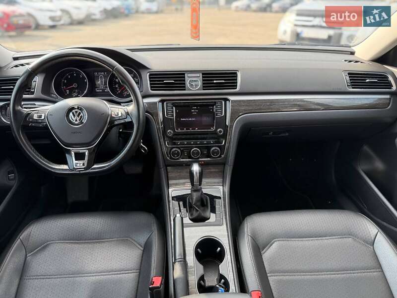 Седан Volkswagen Passat 2016 в Киеве