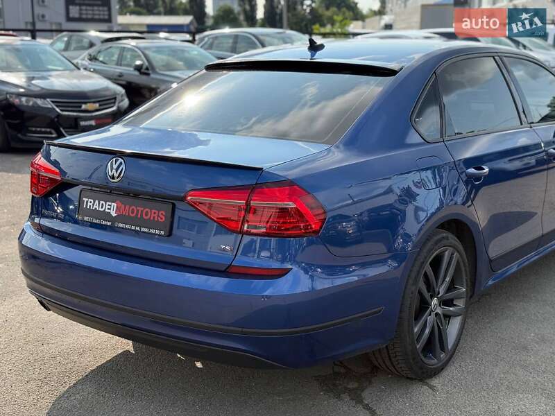 Седан Volkswagen Passat 2016 в Киеве