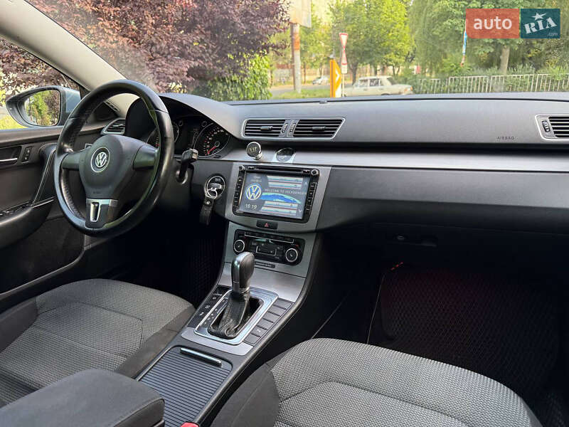 Седан Volkswagen Passat 2011 в Дніпрі