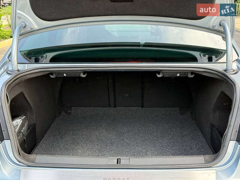 Седан Volkswagen Passat 2011 в Дніпрі