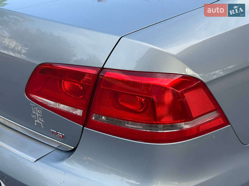 Седан Volkswagen Passat 2011 в Дніпрі