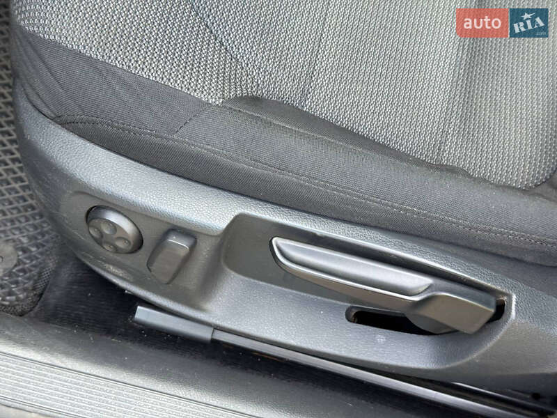 Седан Volkswagen Passat 2011 в Дніпрі